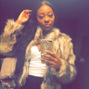 Meet your Posher, Desiree